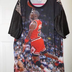 Vintage Graphic T-Shirt with Basketball Print